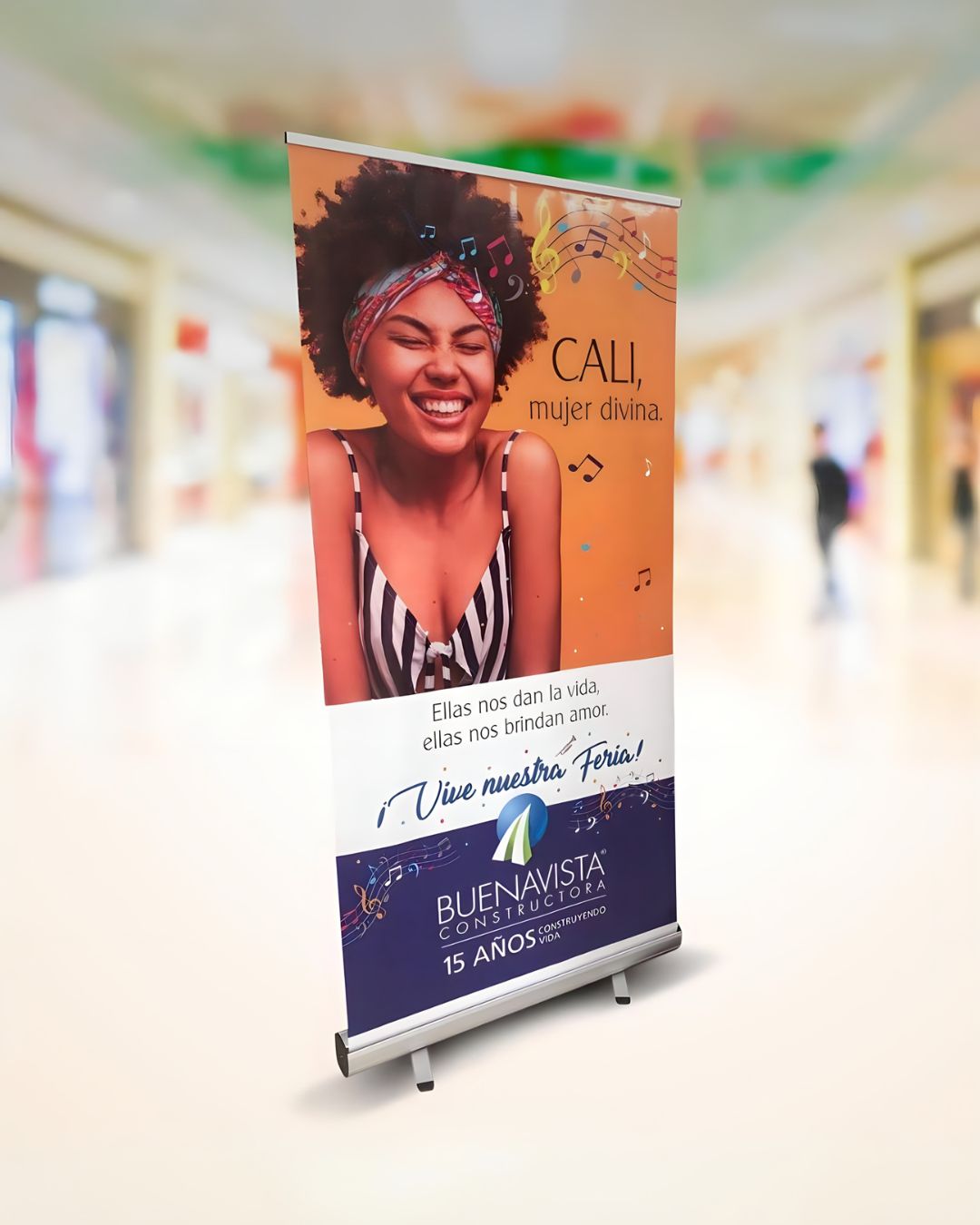 Pendon roll up enrollable con base de aluminio, ideal para presentaciones corporativas.