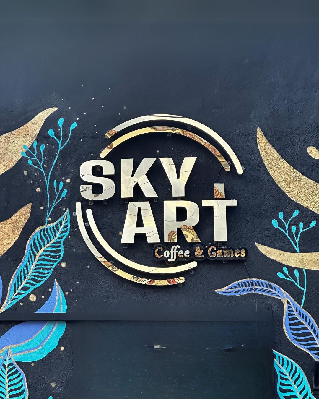 Letras en acrilico sin base para cafe bar sobre pared artística